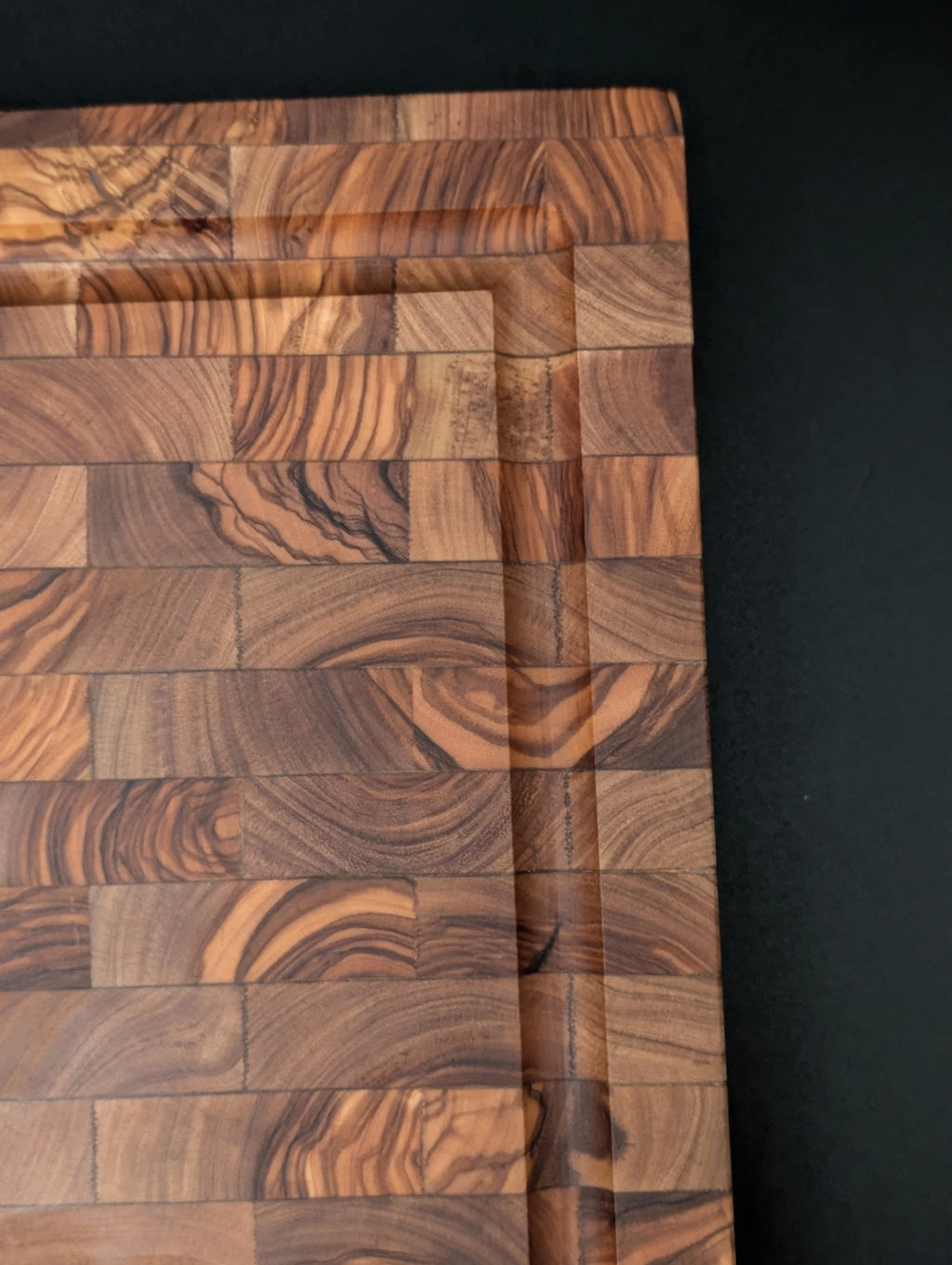 End-Grain Olive Wood Chopping Board 30 × 30 × 4cm – Double Sided