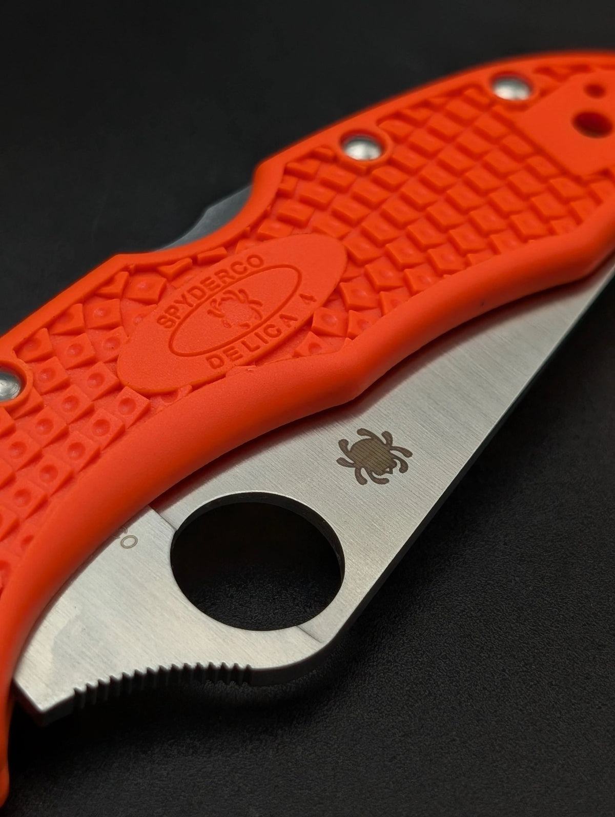 Spyderco Delica 4 Lightweight Flat Ground Orange – VG-10