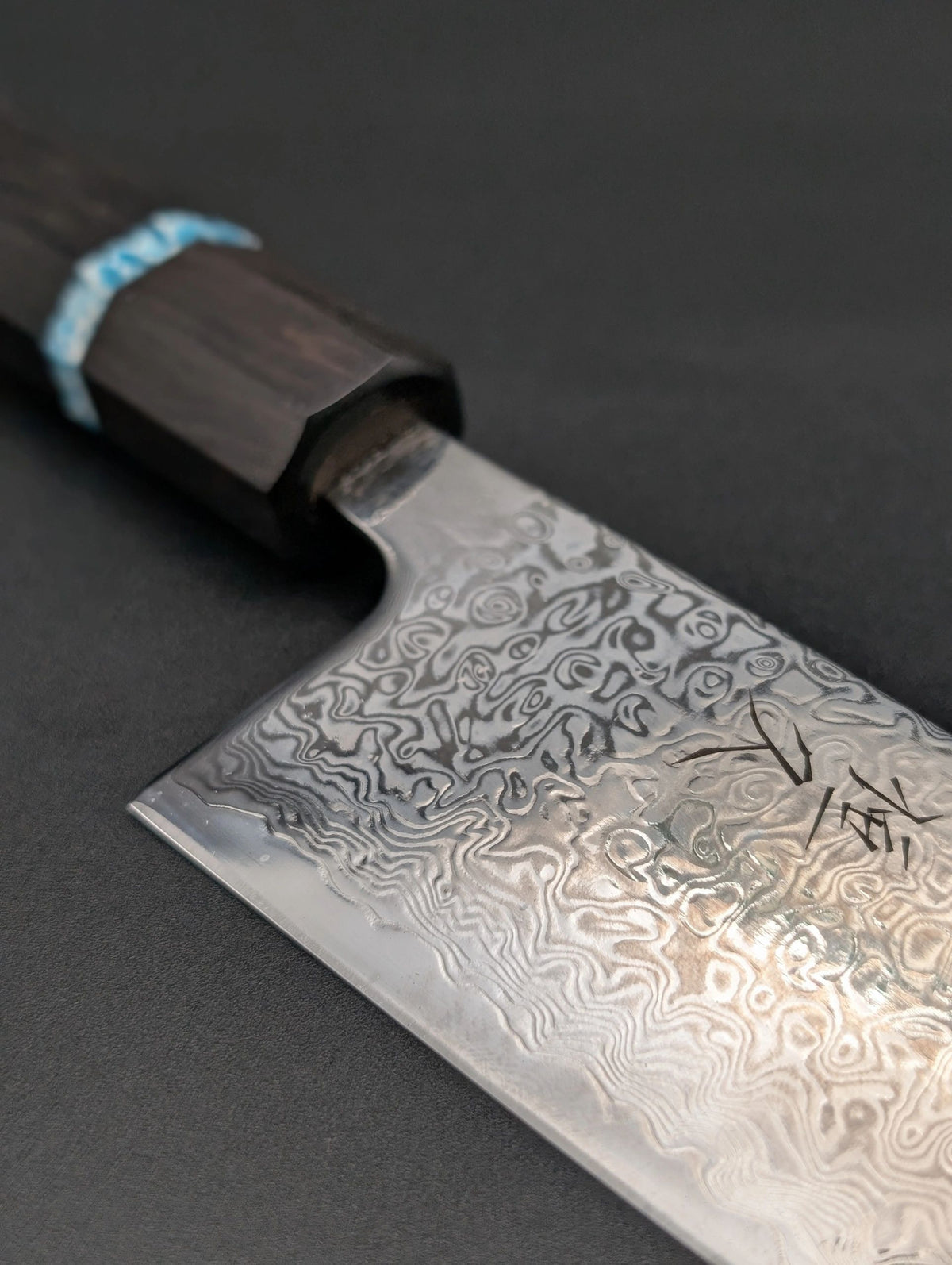 Tsunehisa SRS13 Damascus Santoku 180mm – Ebony & Blue Marble Handle