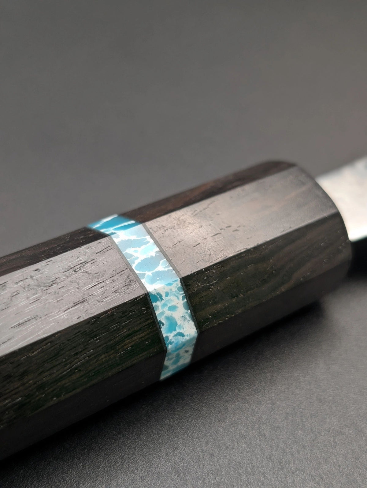 Tsunehisa SRS13 Damascus Santoku 180mm – Ebony & Blue Marble Handle