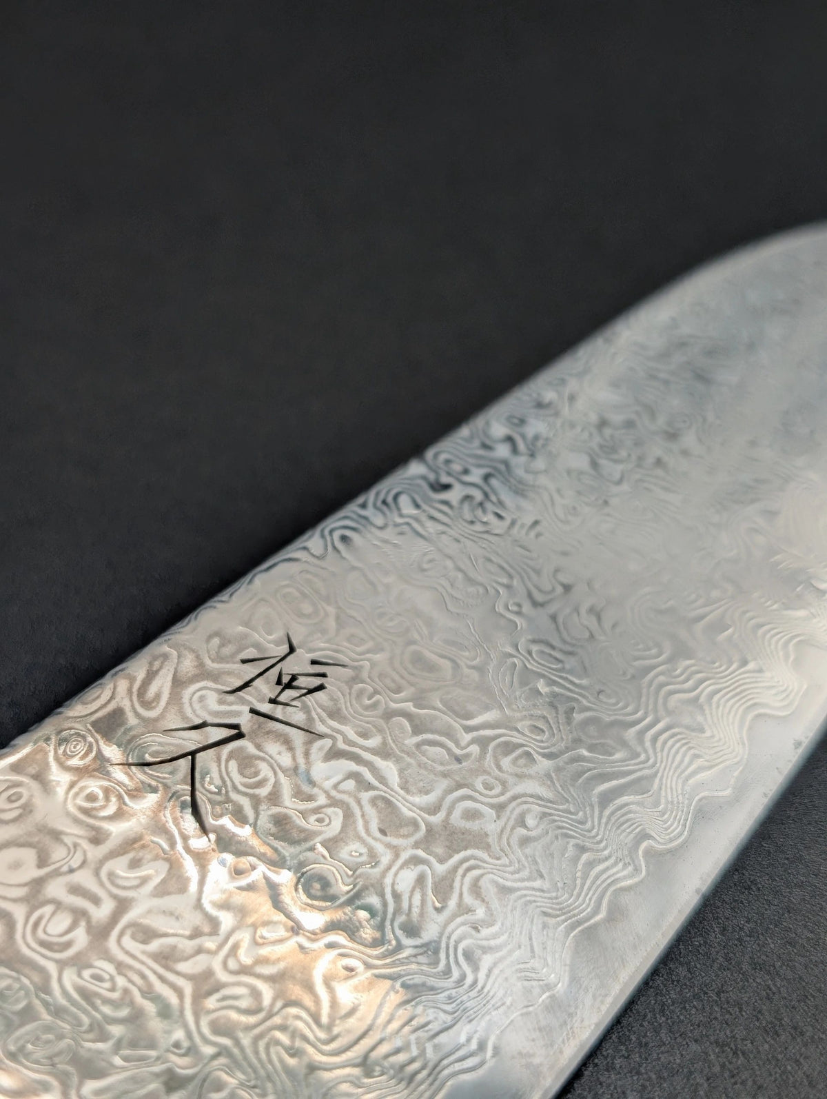 Tsunehisa SRS13 Damascus Santoku 180mm – Ebony & Blue Marble Handle